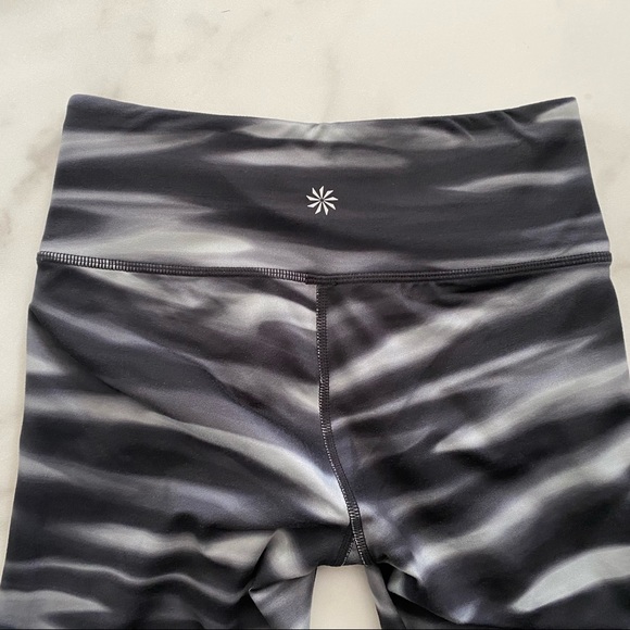 Athleta Patterned Cropped Leggings - Picture 3 of 7